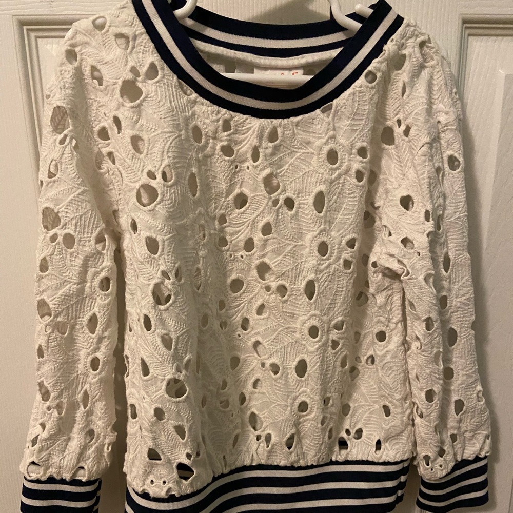 Eyelet long sleeves top